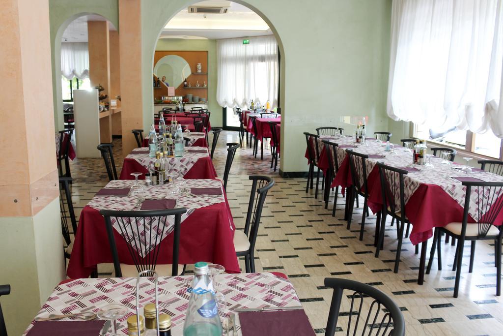 Hotel Buda Белларія-Іджеа-Марина Екстер'єр фото