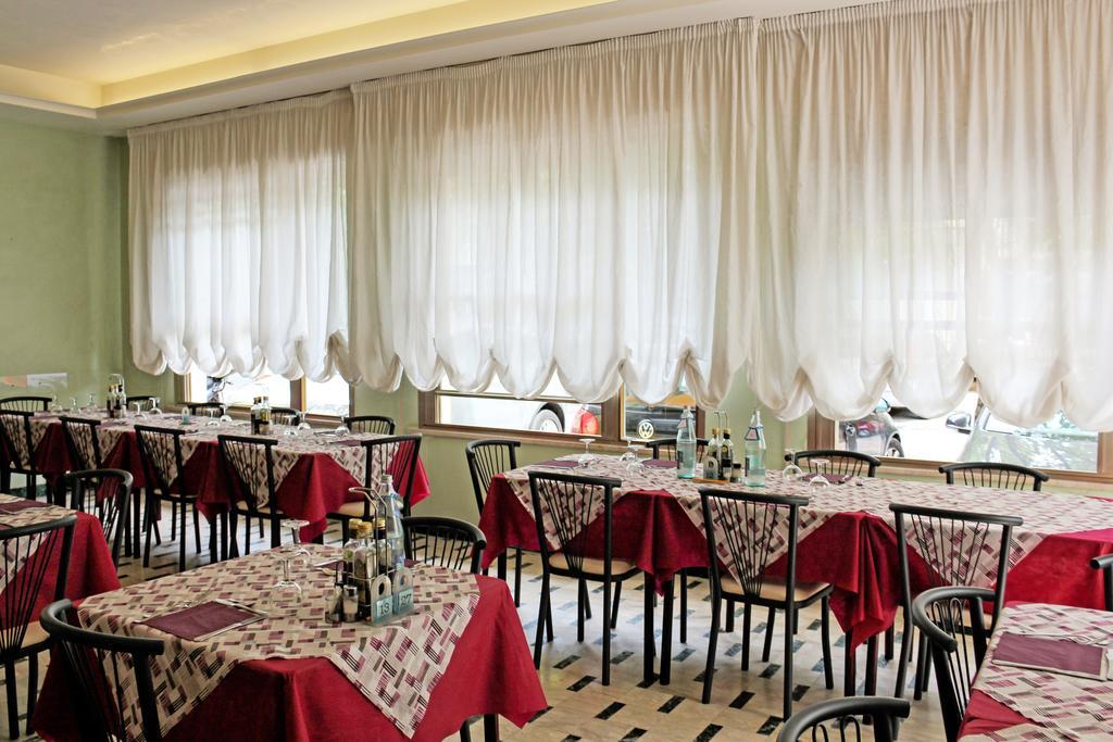 Hotel Buda Белларія-Іджеа-Марина Екстер'єр фото