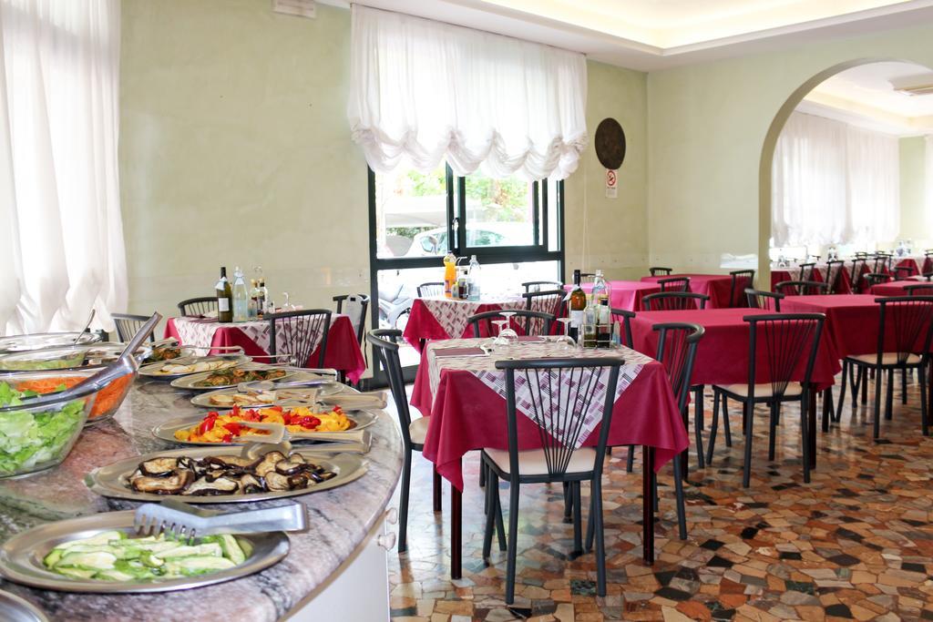 Hotel Buda Белларія-Іджеа-Марина Екстер'єр фото