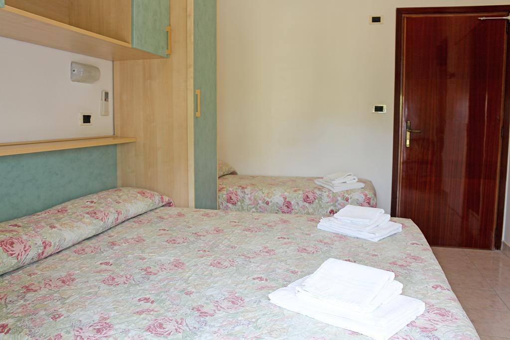 Hotel Buda Белларія-Іджеа-Марина Номер фото
