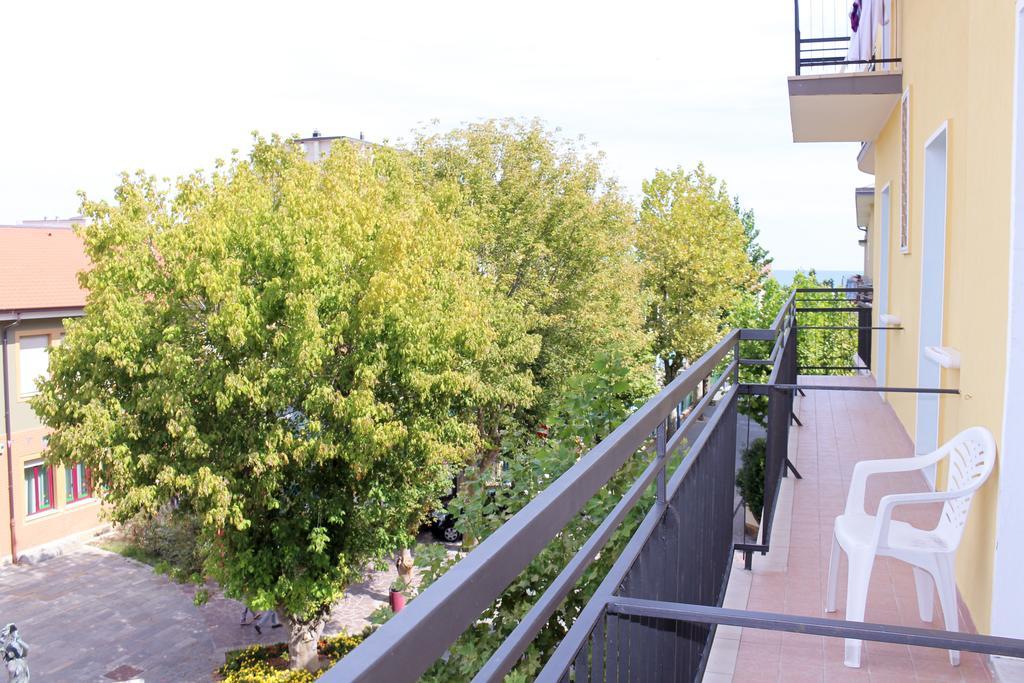 Hotel Buda Белларія-Іджеа-Марина Екстер'єр фото