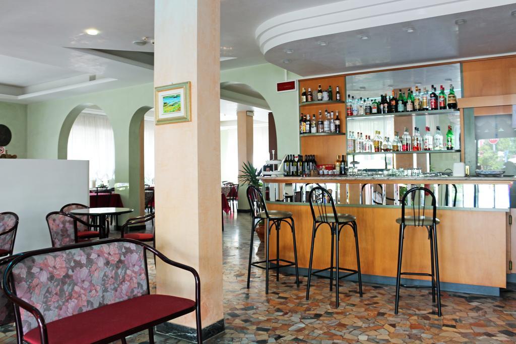 Hotel Buda Белларія-Іджеа-Марина Екстер'єр фото