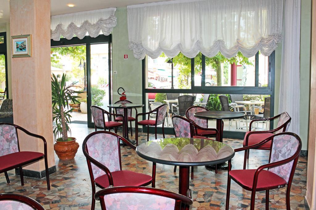 Hotel Buda Белларія-Іджеа-Марина Екстер'єр фото