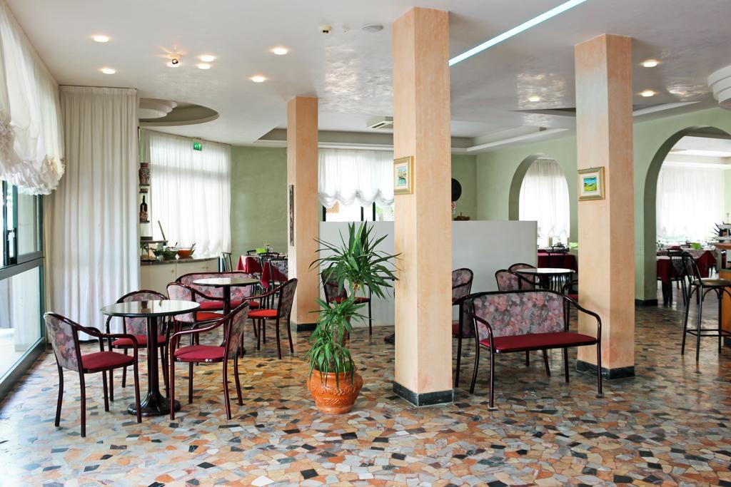 Hotel Buda Белларія-Іджеа-Марина Екстер'єр фото