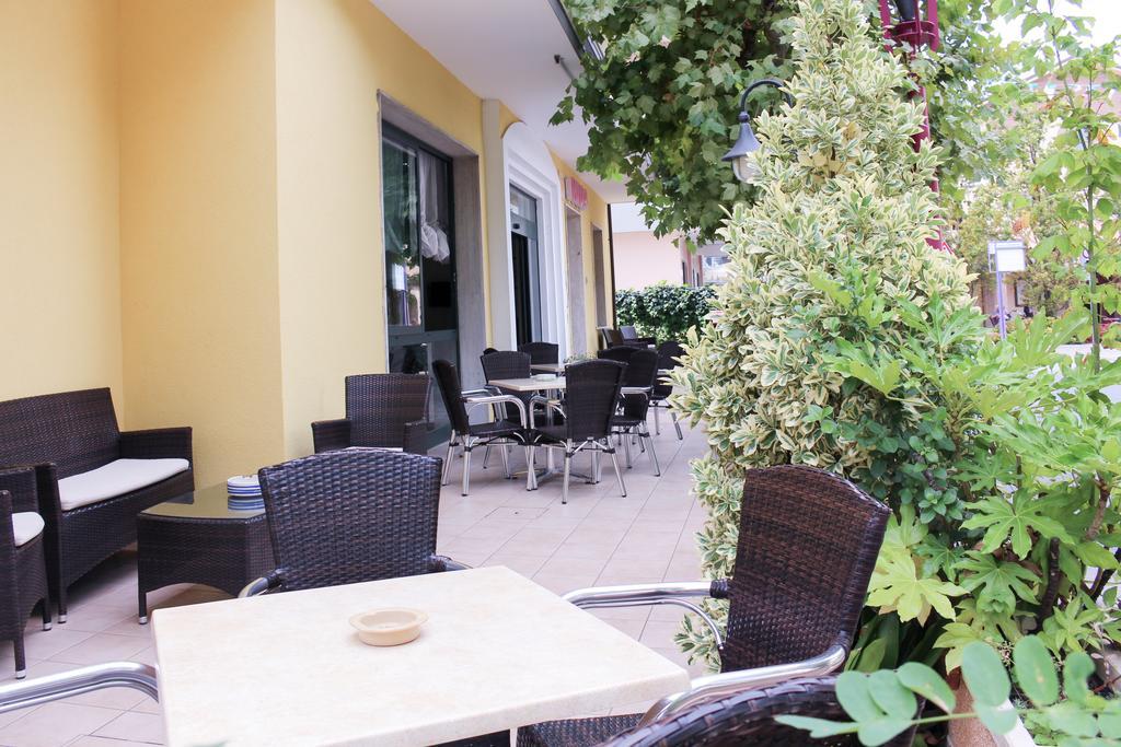 Hotel Buda Белларія-Іджеа-Марина Екстер'єр фото
