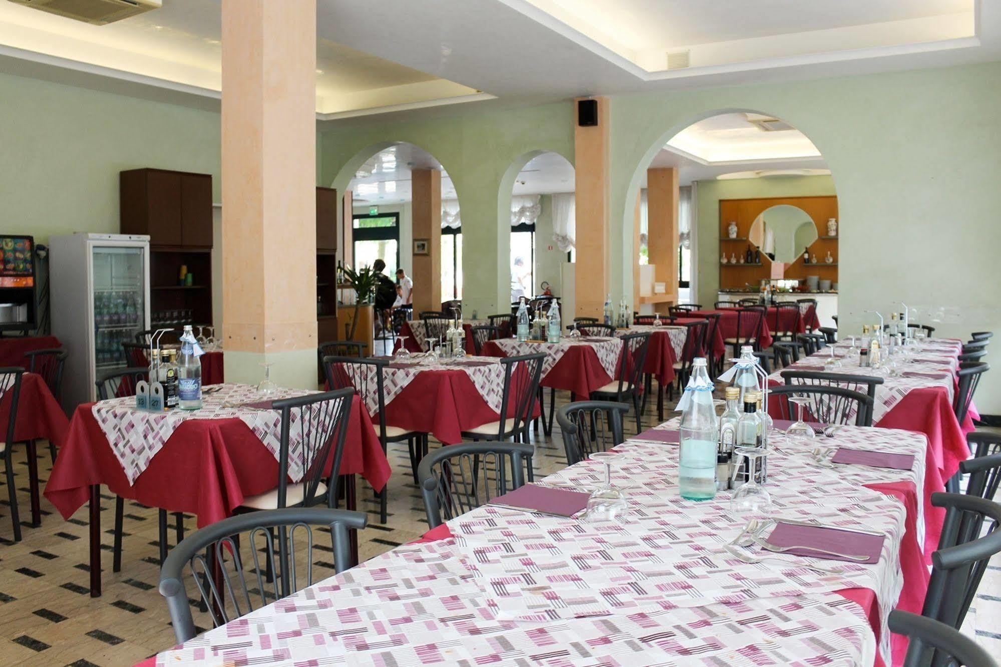 Hotel Buda Белларія-Іджеа-Марина Екстер'єр фото