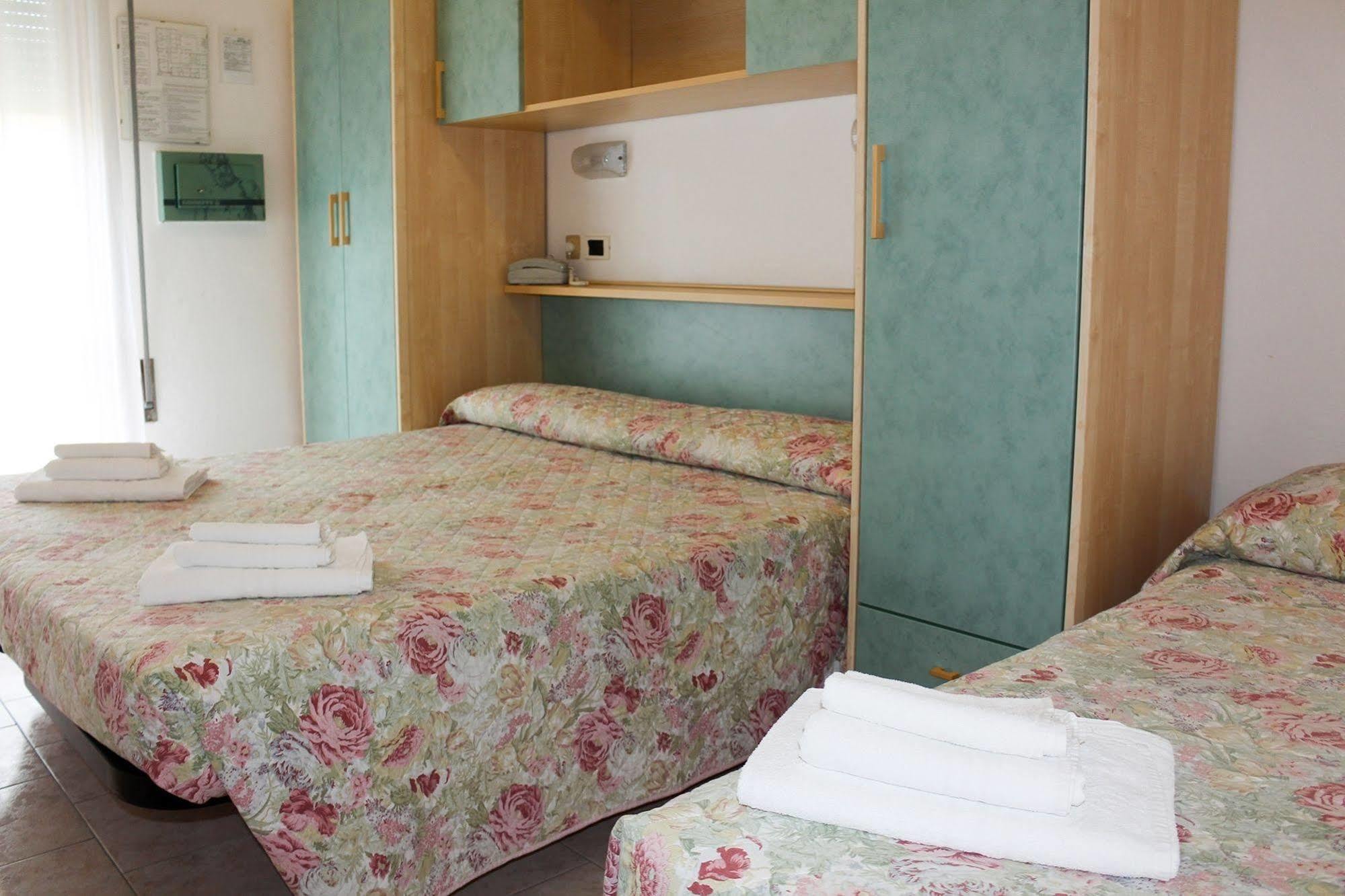 Hotel Buda Белларія-Іджеа-Марина Екстер'єр фото